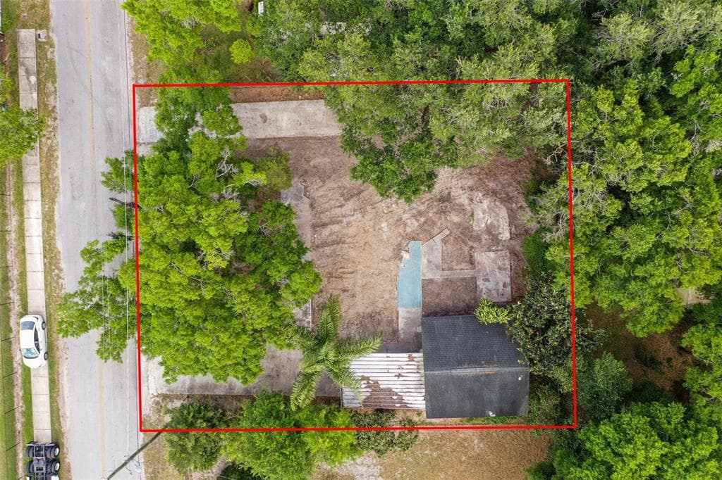 9513 SIX MILE CREEK ROAD TAMPA, FL 33610
