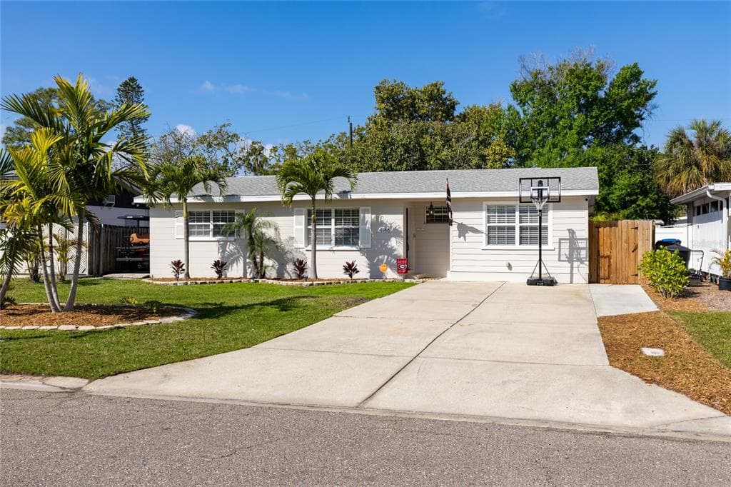 4146 DES MOINES STREET NE ST PETERSBURG, FL 33703