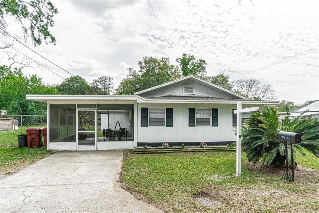 505 W STRICKLAND STREET PLANT CITY, FL 33563