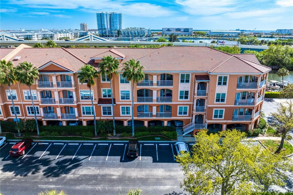 5000 CULBREATH KEY WAY UNIT 8-324 TAMPA, FL 33611