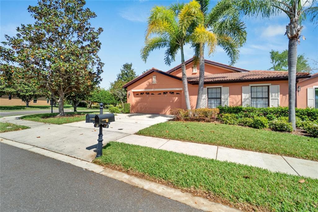 195 SHELL FALLS DRIVE APOLLO BEACH, FL 33572