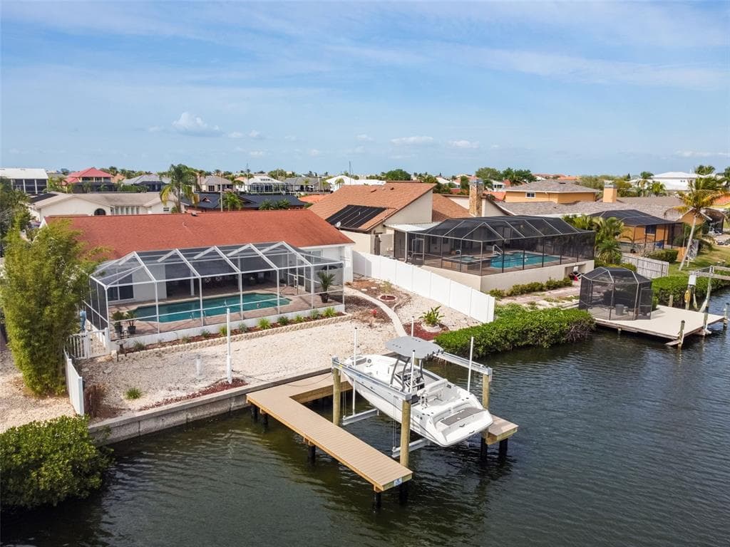 908 CHIPAWAY DRIVE APOLLO BEACH, FL 33572
