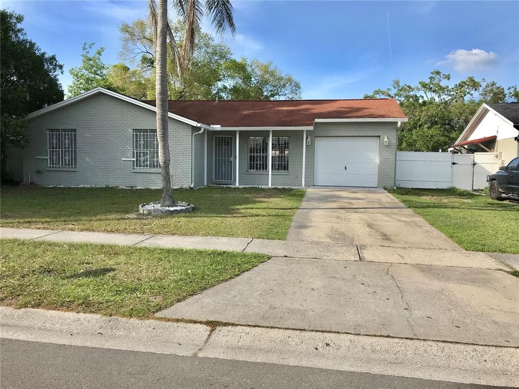 9062 HICKORY CIRCLE TAMPA, FL 33615