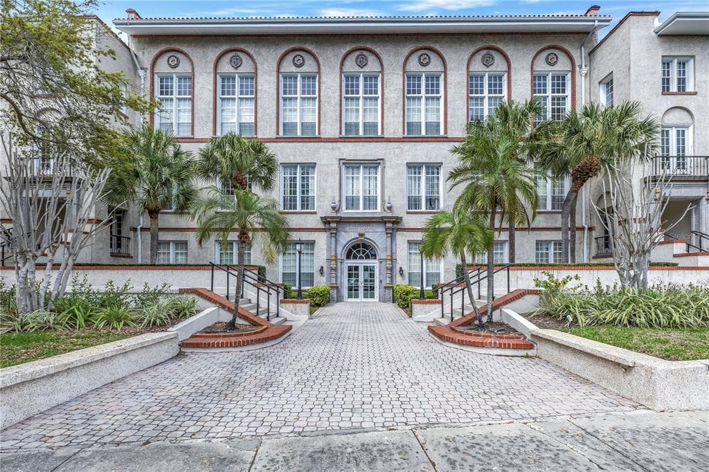 701 MIRROR LAKE DRIVE N UNIT 201 ST PETERSBURG, FL 33701