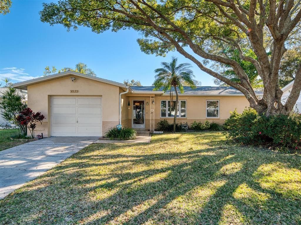 2113 LAUREN DRIVE