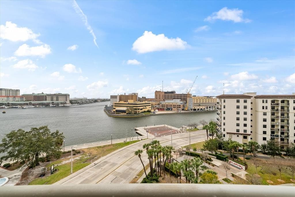 275 BAYSHORE BOULEVARD UNIT 806 TAMPA, FL 33606