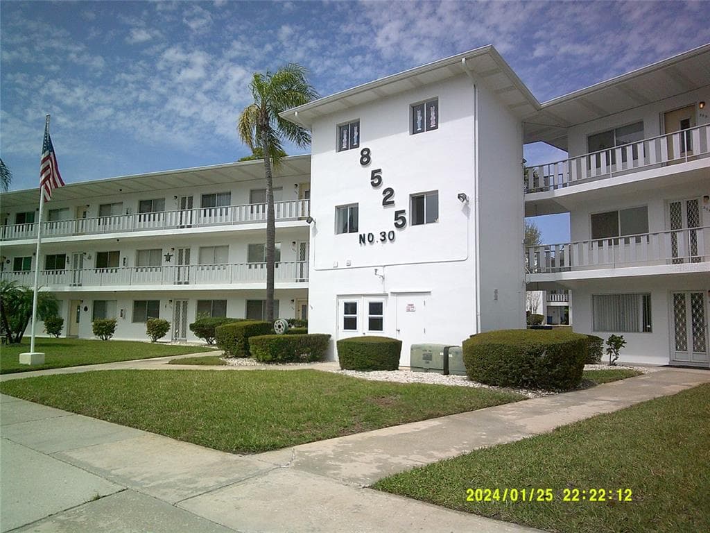 8525 111TH STREET UNIT 103 SEMINOLE, FL 33772