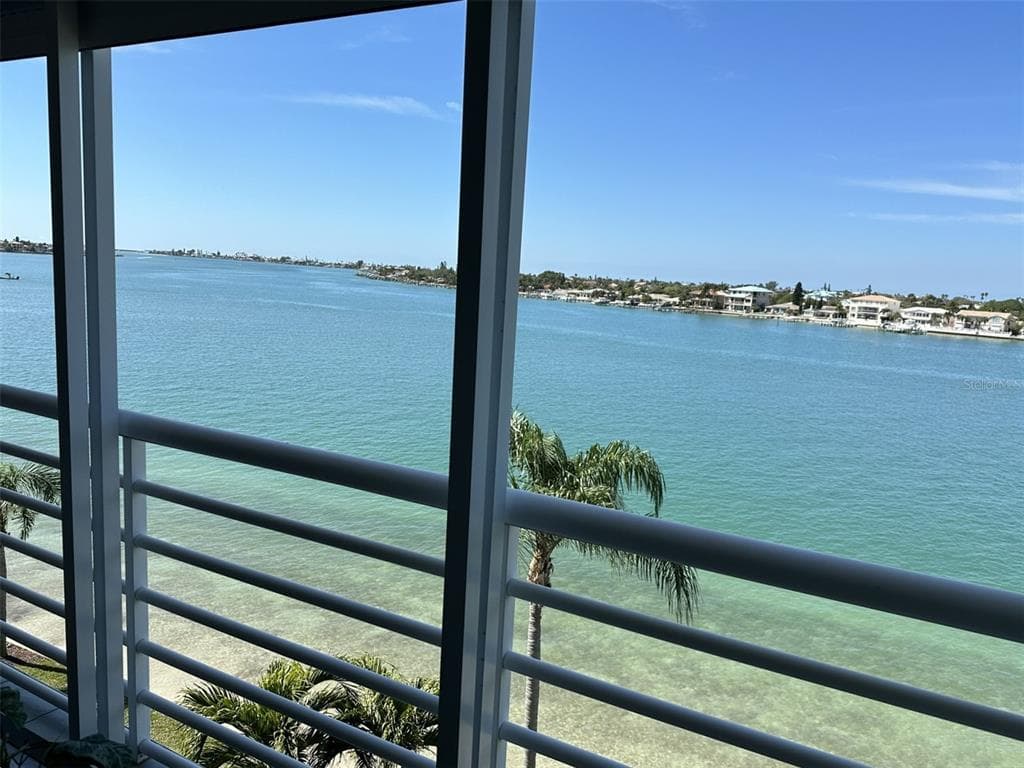 6093 BAHIA DEL MAR CIRCLE UNIT 577 ST PETERSBURG, FL 33715