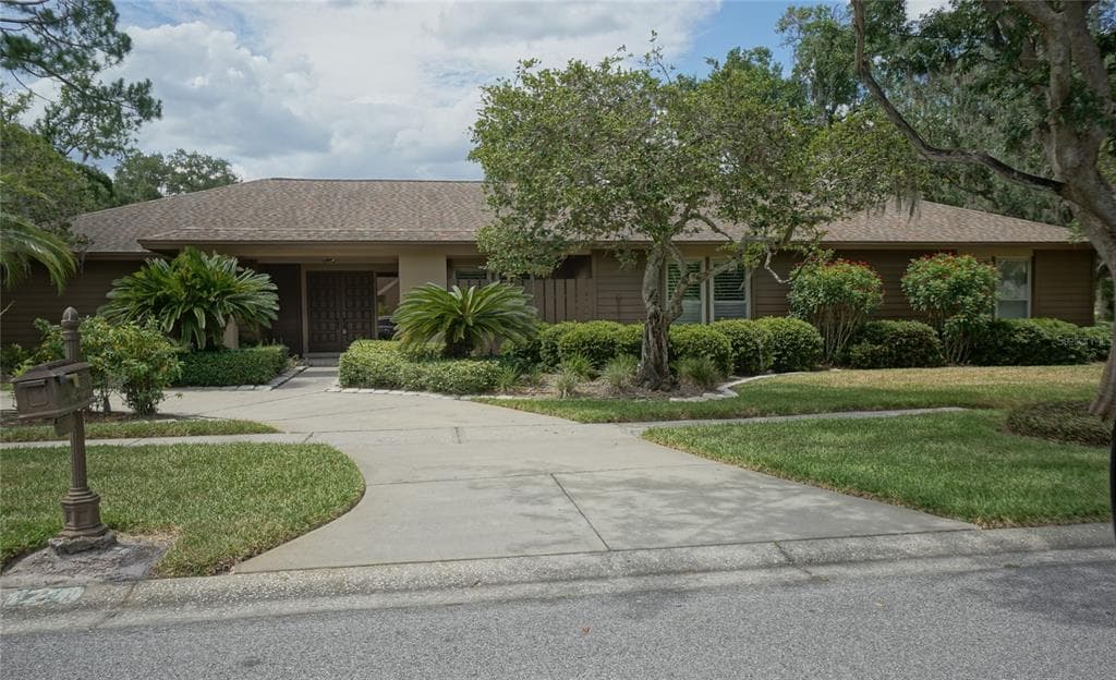 4201 GOLF POINT COURT TAMPA, FL 33618
