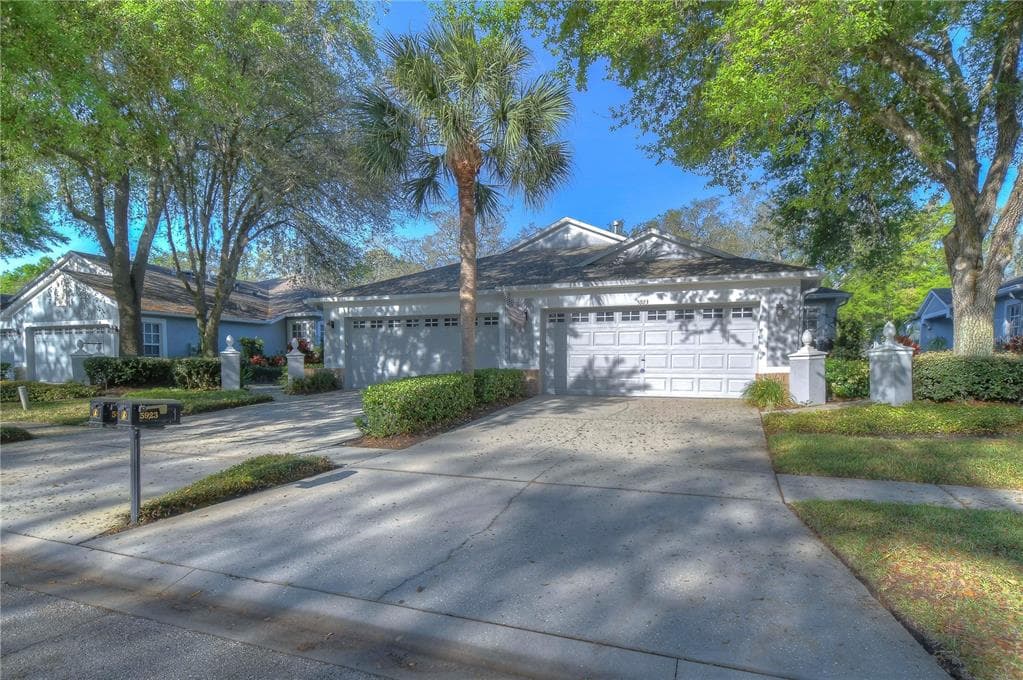 5923 SANDHILL RIDGE DRIVE LITHIA, FL 33547