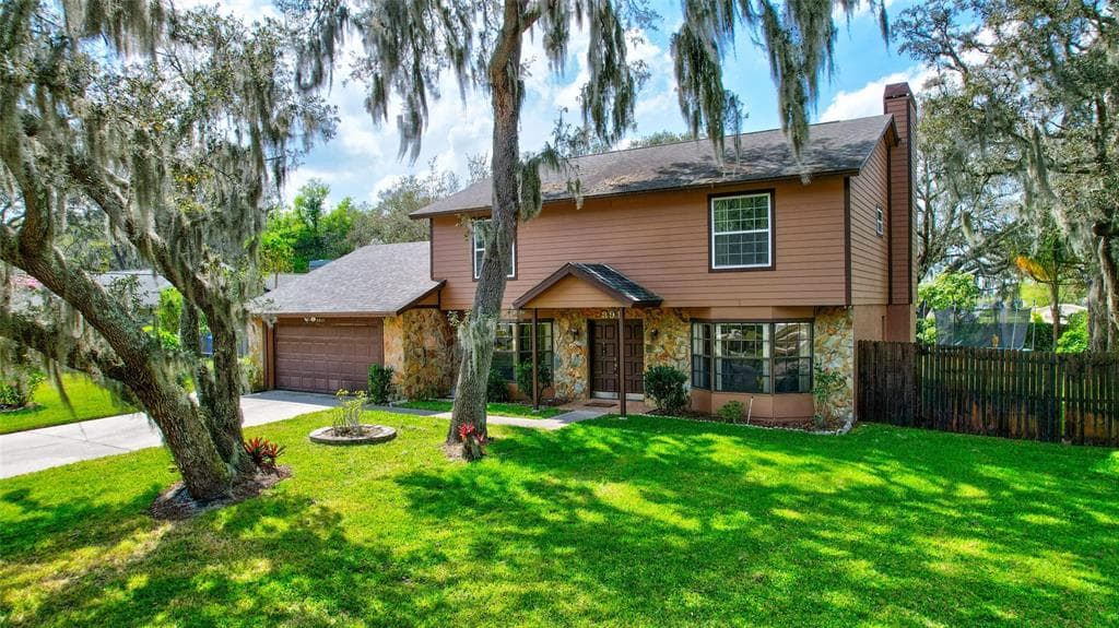3911 APPLEGATE CIRCLE