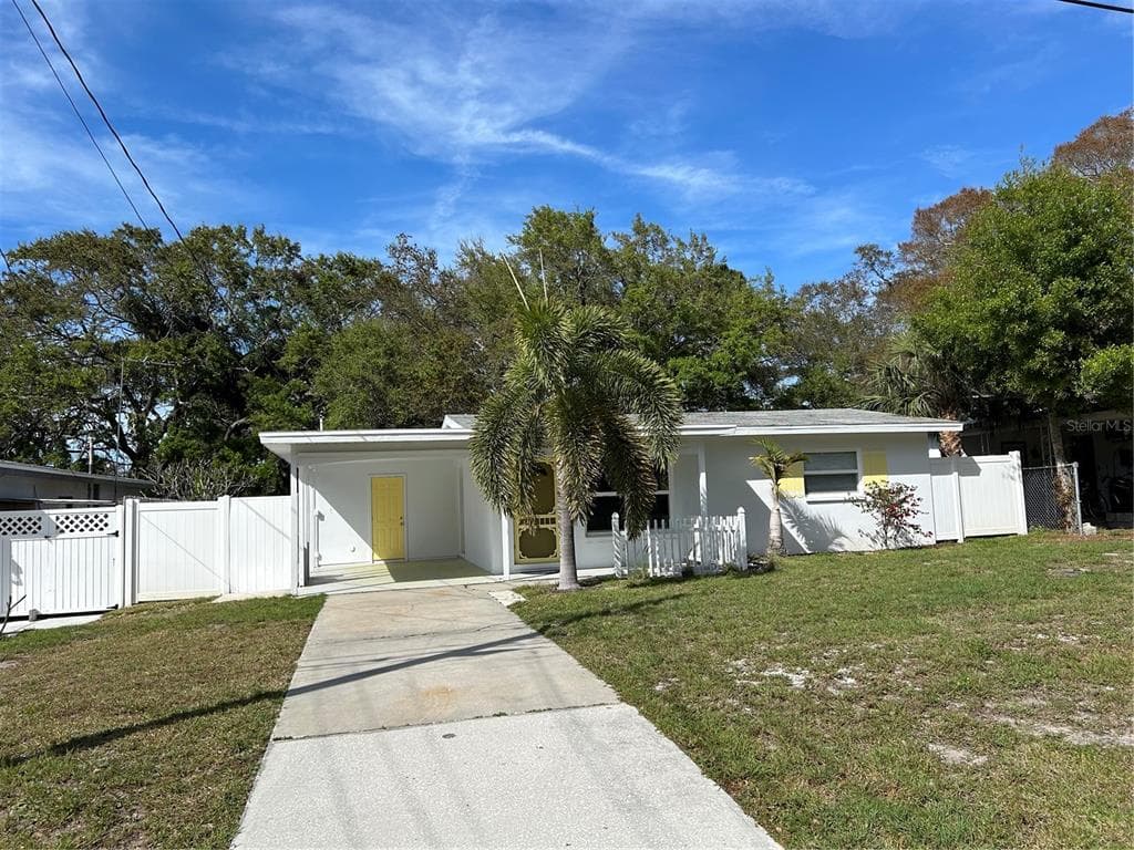 674 REGINA ROAD DUNEDIN, FL 34698