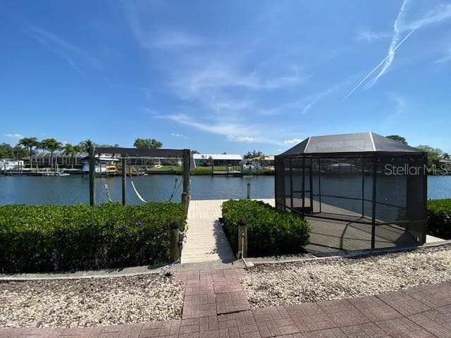 906 CHIPAWAY DRIVE APOLLO BEACH, FL 33572