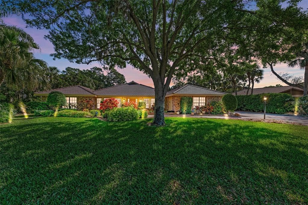2387 LANDINGS CIRCLE BRADENTON, FL 34209