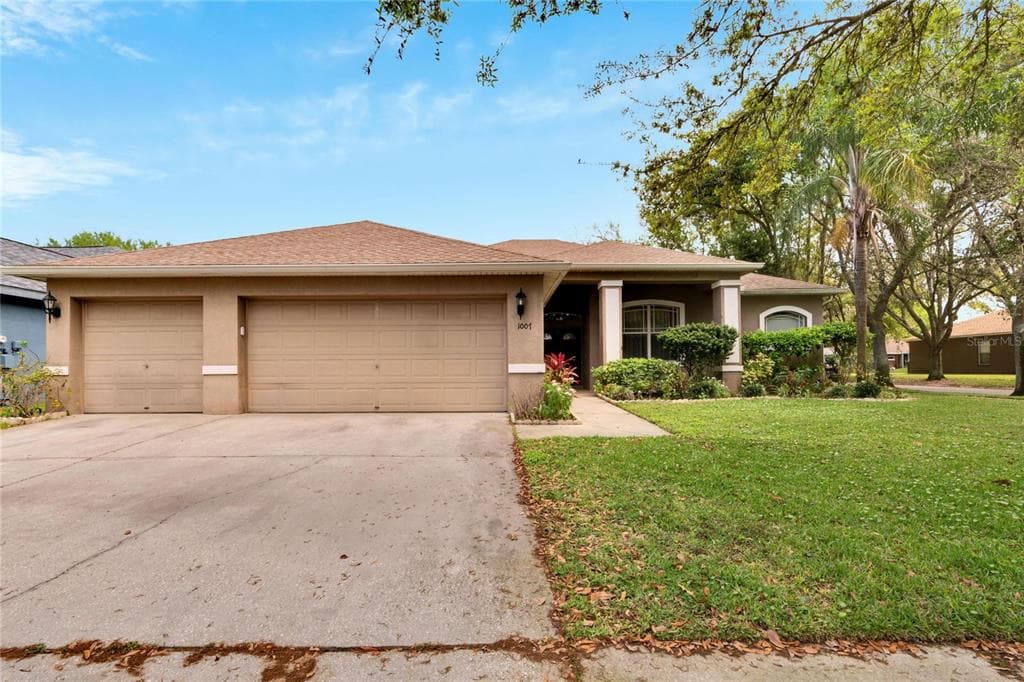 1007 LUMSDEN TRACE CIRCLE VALRICO, FL 33594