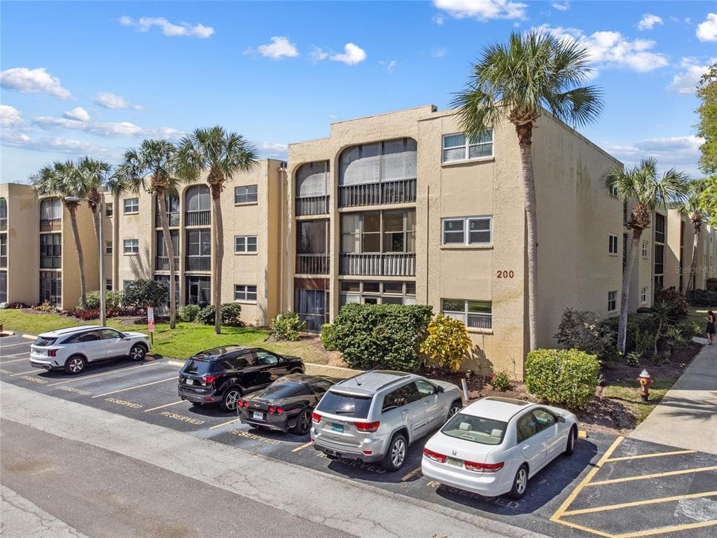 11485 OAKHURST ROAD UNIT 207 LARGO, FL 33774