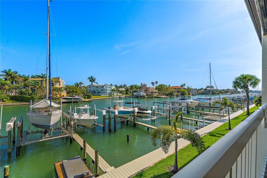 299 MADEIRA CIRCLE TIERRA VERDE, FL 33715