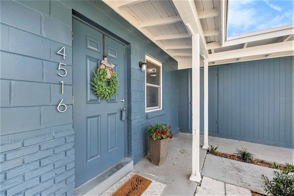 4516 W PAXTON AVE TAMPA, FL 33611