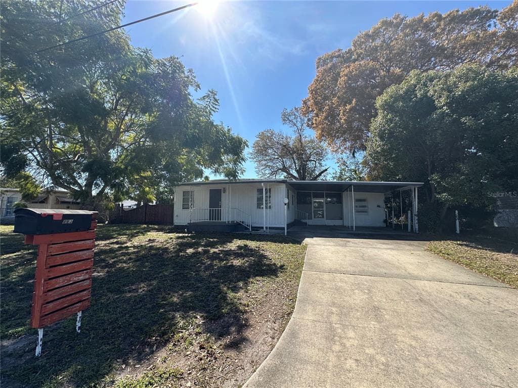 213 LARK DRIVE LARGO, FL 33778