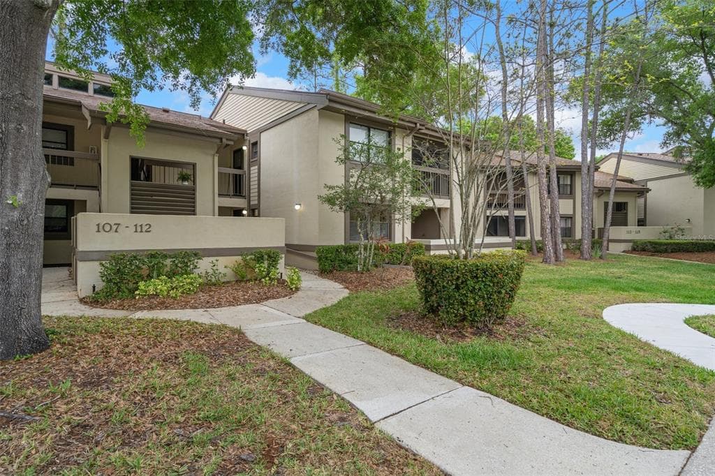 111 WOODLAKE WYNDE UNIT 111 OLDSMAR, FL 34677