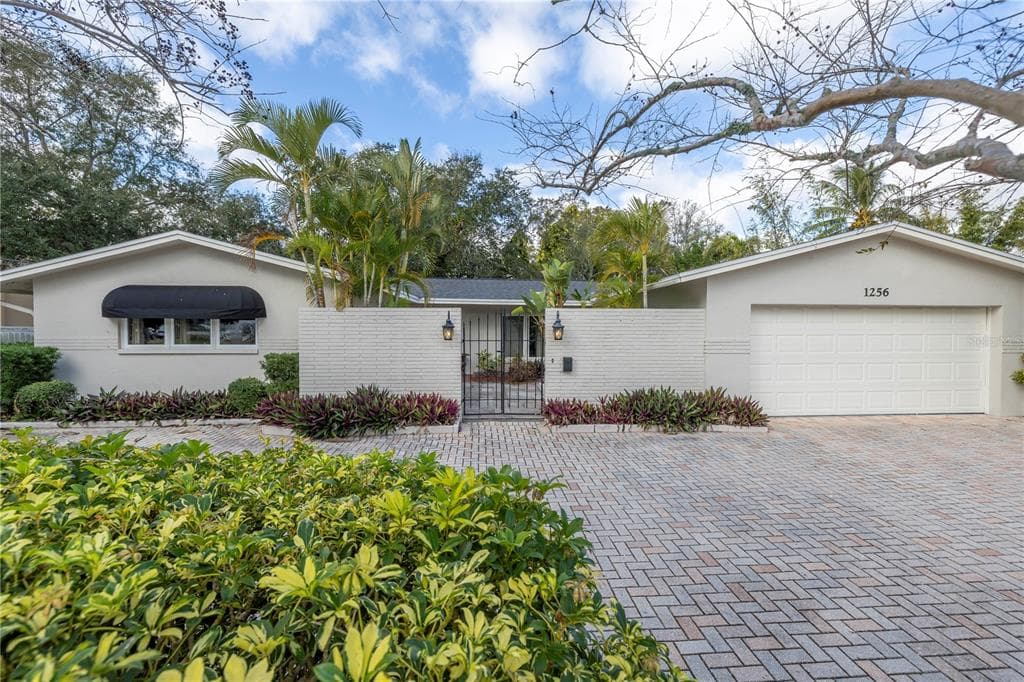 1256 SNELL ISLE BOULEVARD NE ST PETERSBURG, FL 33704