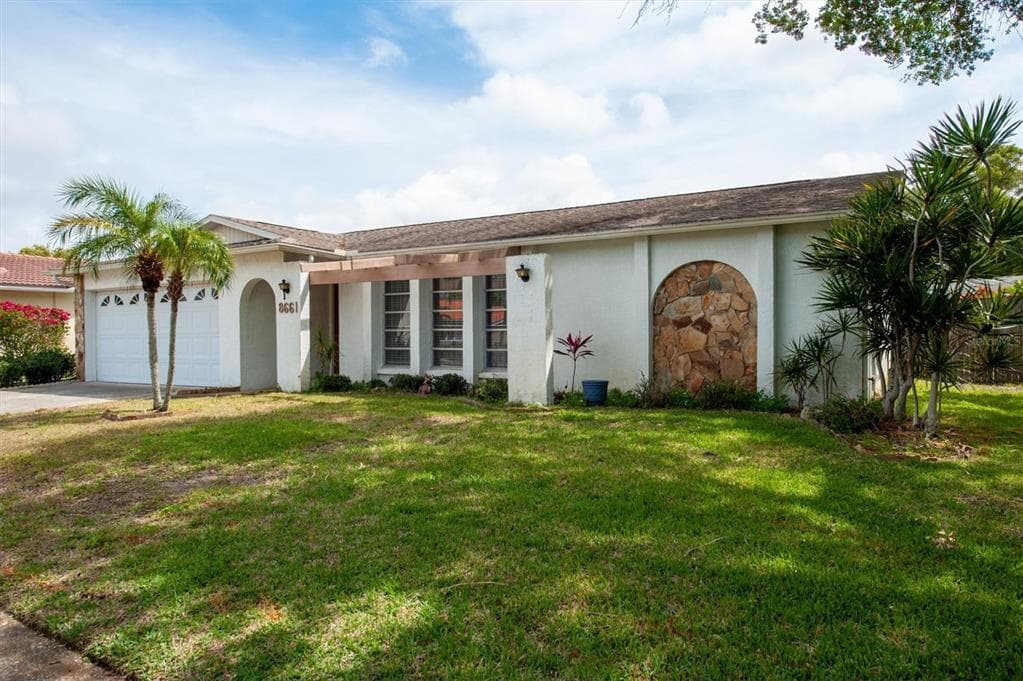 8661 LEONA STREET SEMINOLE, FL 33772