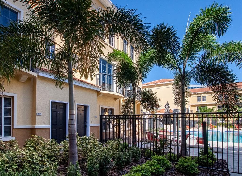135 GRAND BEACH PLACE TAMPA, FL 33609