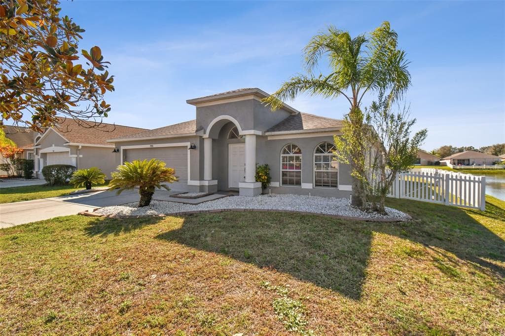 7513 CANAL POINT COURT WESLEY CHAPEL, FL 33545