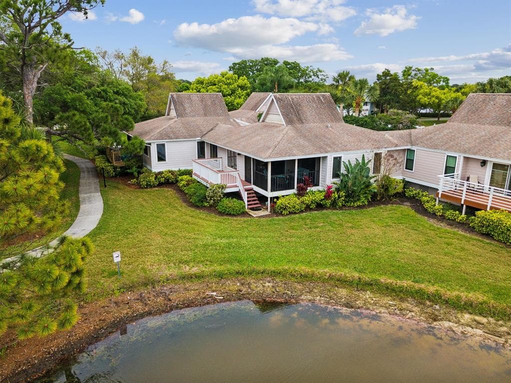 1006 LAKE AVOCA COURT TARPON SPRINGS, FL 34689