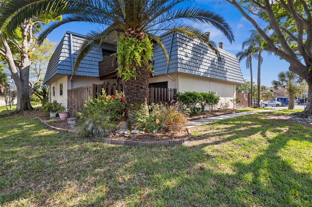 14523 CATALINA CIRCLE SEMINOLE, FL 33776