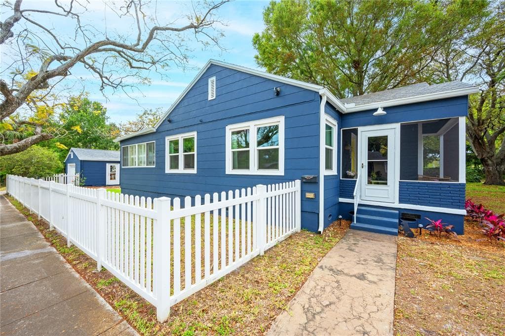 1900 21ST AVENUE N ST PETERSBURG, FL 33713