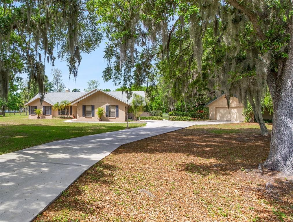 2320 GALLAGHER ROAD DOVER, FL 33527