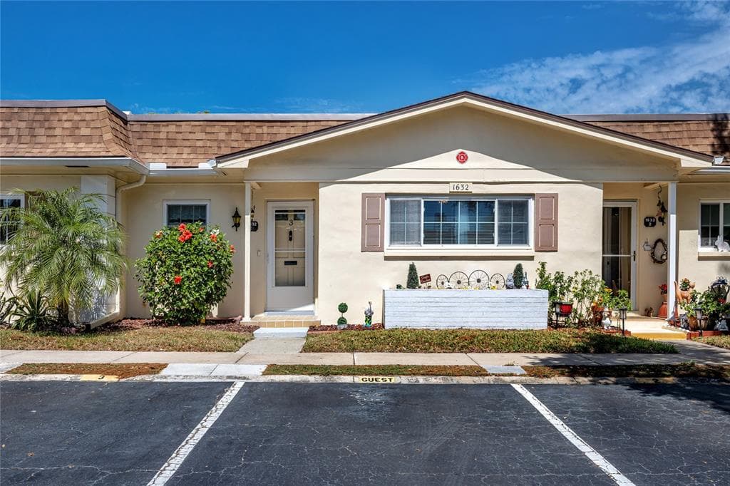 1632 S LAKE AVENUE UNIT 3 CLEARWATER, FL 33756