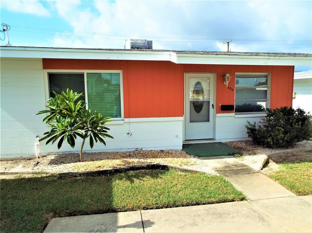 1608 COUNCIL DRIVE SUN CITY CENTER, FL 33573
