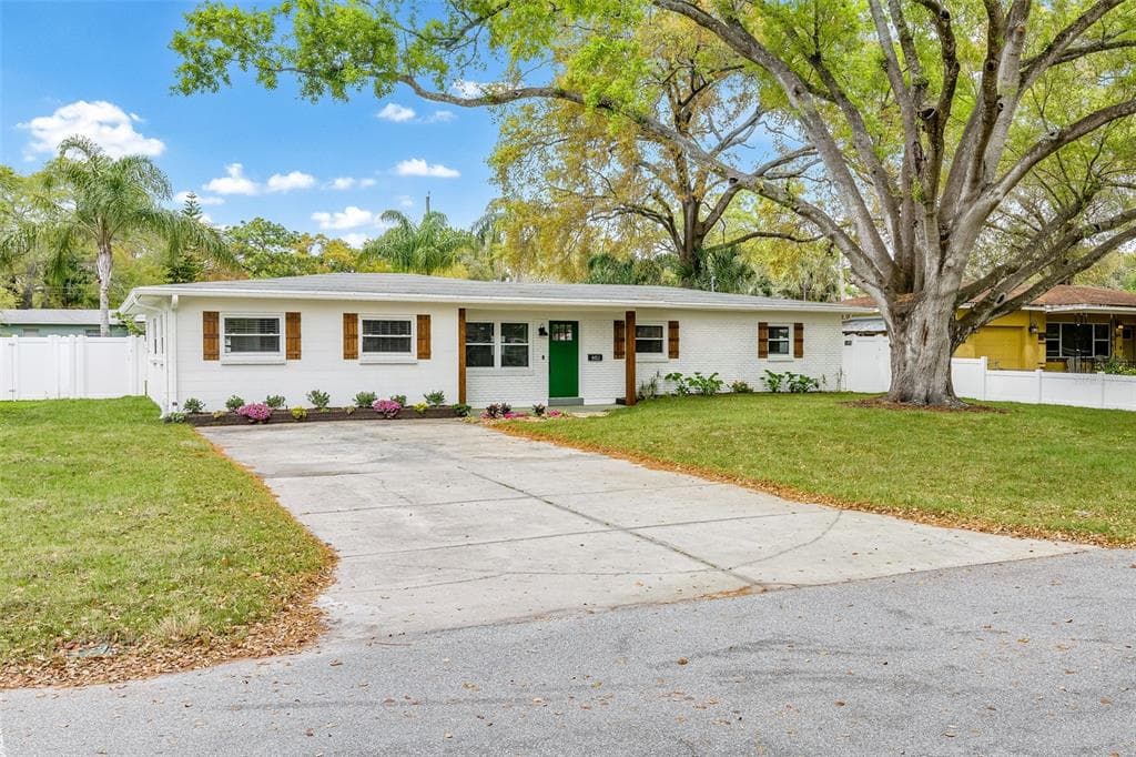 4812 N COLLINS LANE TAMPA, FL 33603