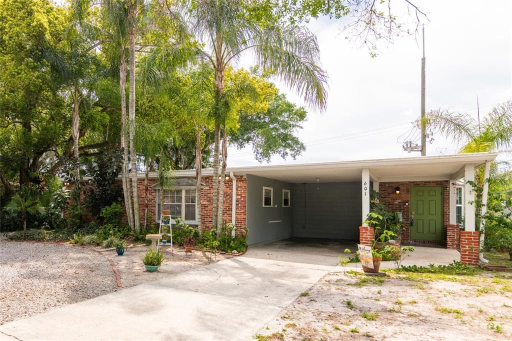 601 W RIVER DRIVE TEMPLE TERRACE, FL 33617
