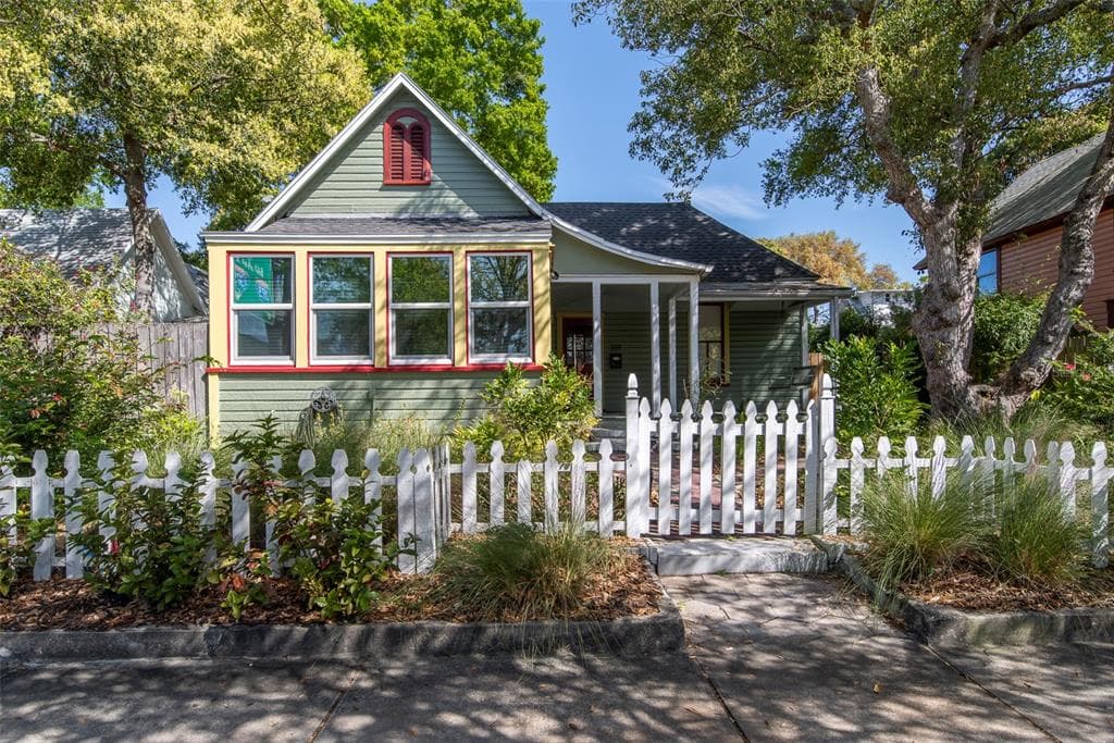 319 5TH AVENUE N