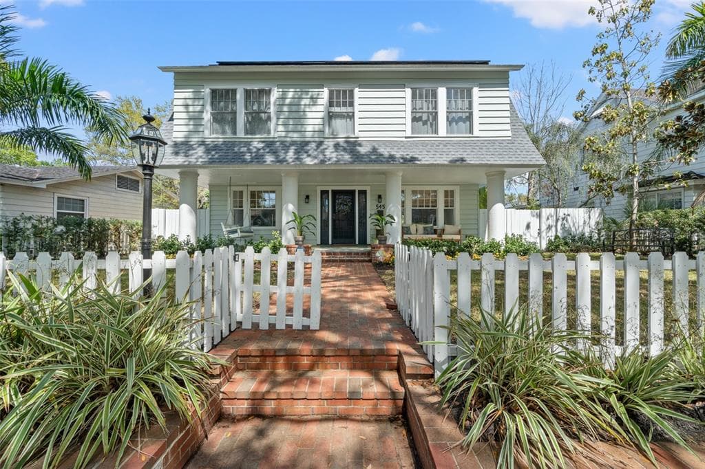 545 19TH AVENUE NE ST PETERSBURG, FL 33704