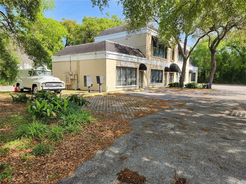 6920 E FOWLER AVENUE TEMPLE TERRACE, FL 33617