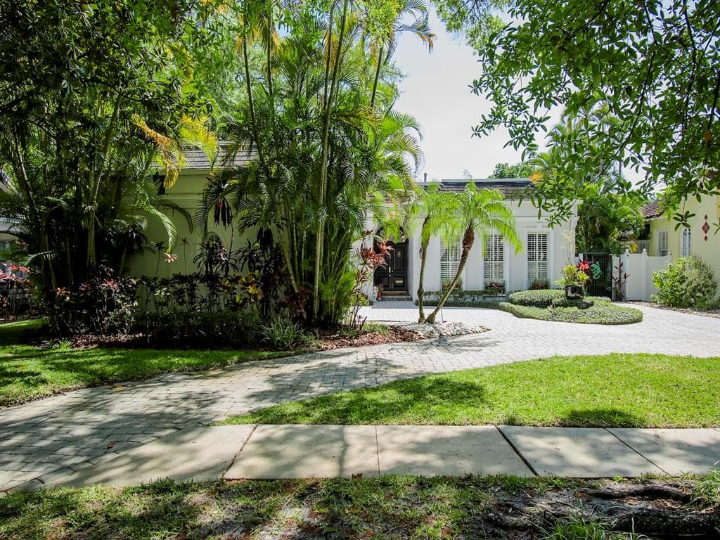 2912 W WALLCRAFT AVENUE TAMPA, FL 33611
