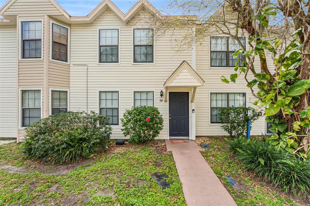 2302 MAKI ROAD UNIT 30 PLANT CITY, FL 33563