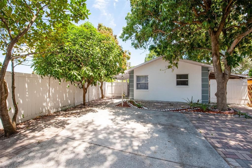 2851 58TH PLACE N ST PETERSBURG, FL 33714