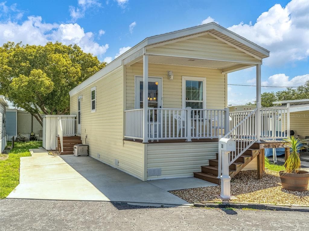 7801 34TH AVENUE N UNIT 18 ST PETERSBURG, FL 33710