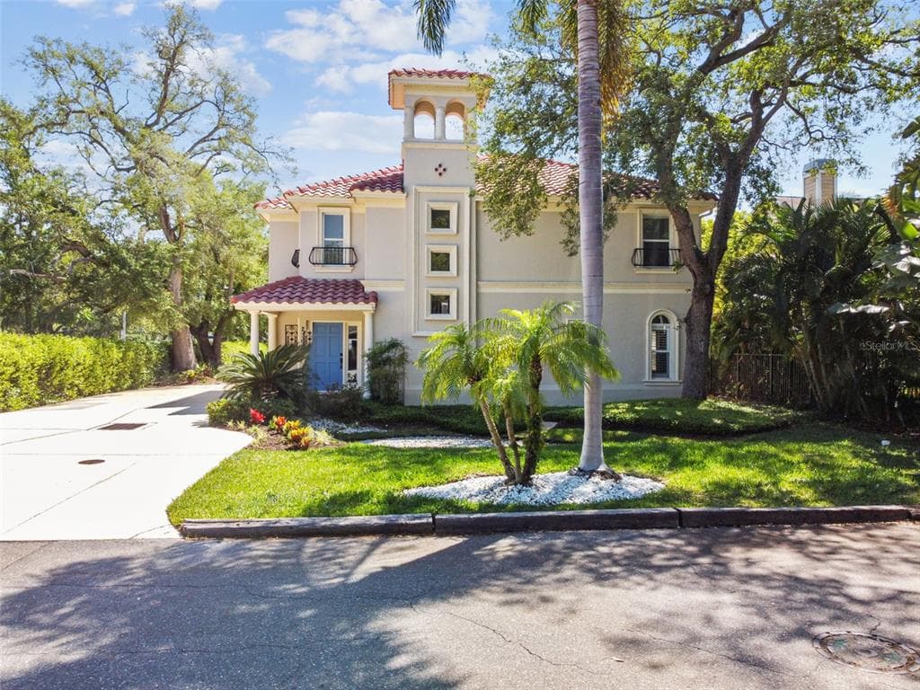 2708 W PRICE AVENUE TAMPA, FL 33611