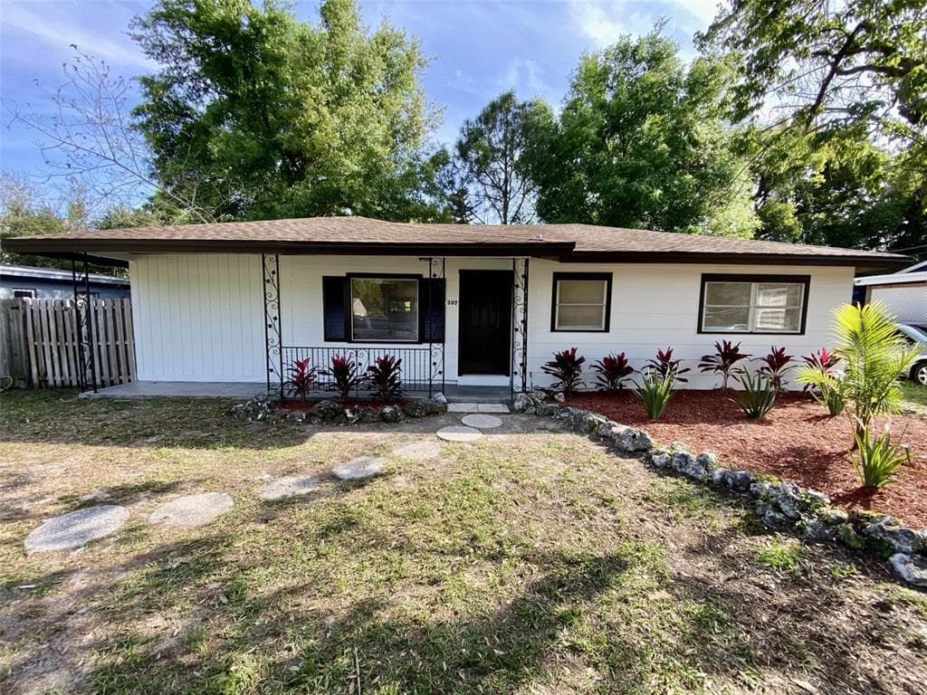 307 E HYDRANGIA STREET TAMPA, FL 33612