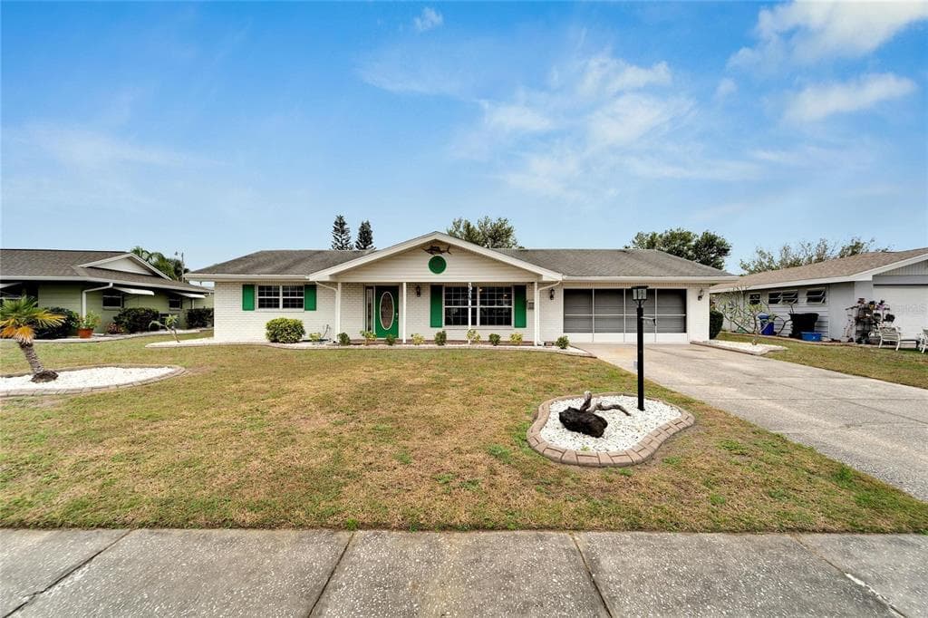 1208 FORDHAM DRIVE SUN CITY CENTER, FL 33573