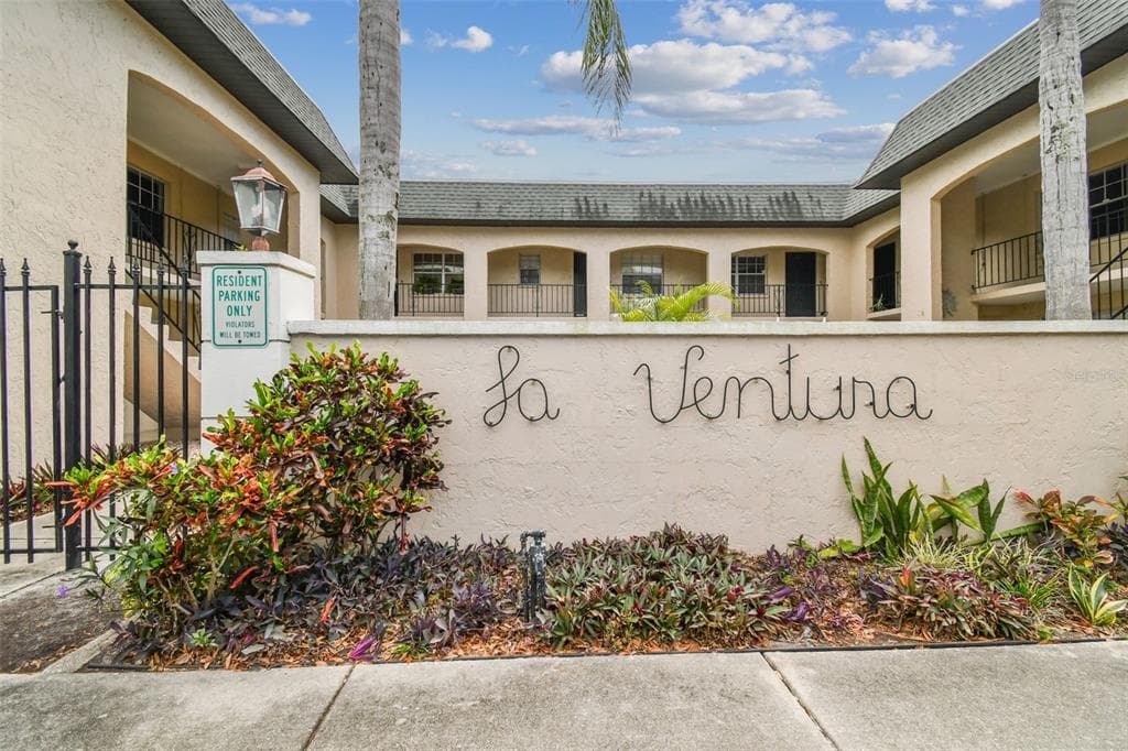 3718 W MCKAY AVENUE UNIT 201 TAMPA, FL 33609