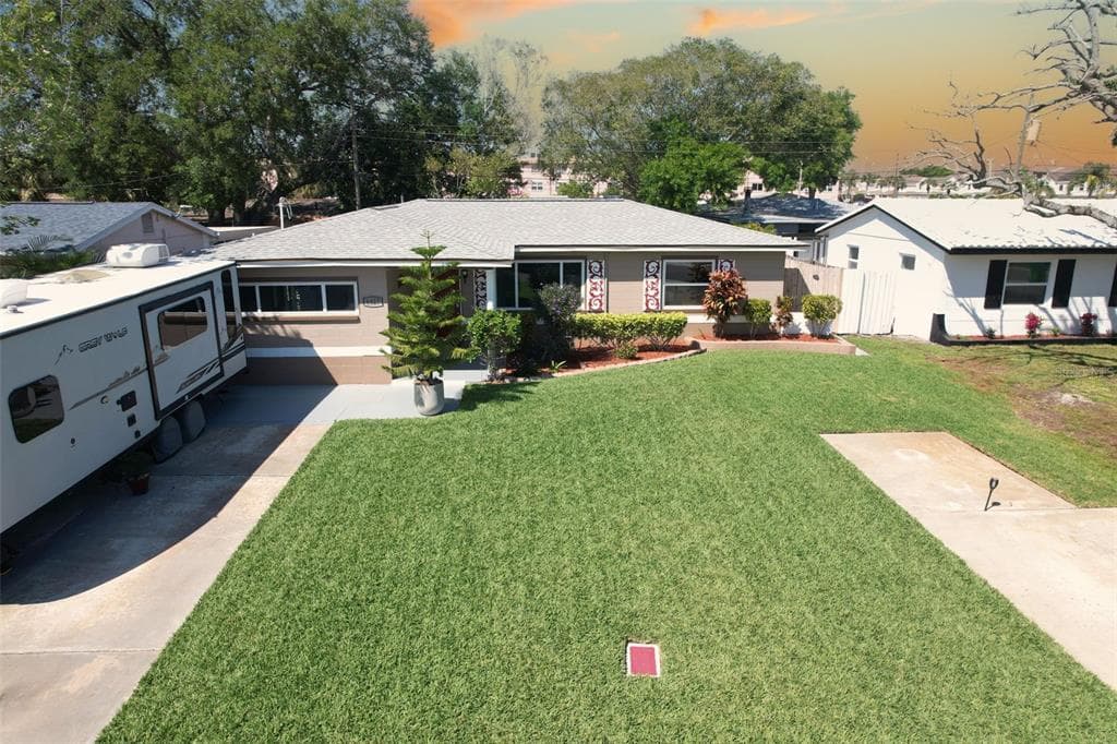 6427 43RD AVENUE N KENNETH CITY, FL 33709