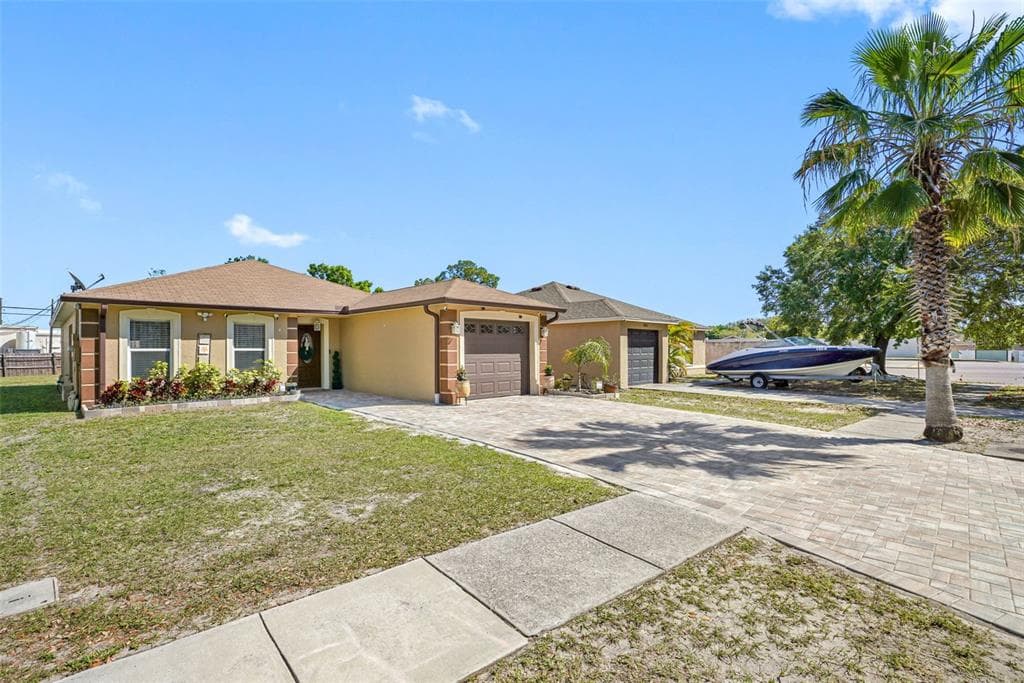 8303 REDBRAES DRIVE TAMPA, FL 33615
