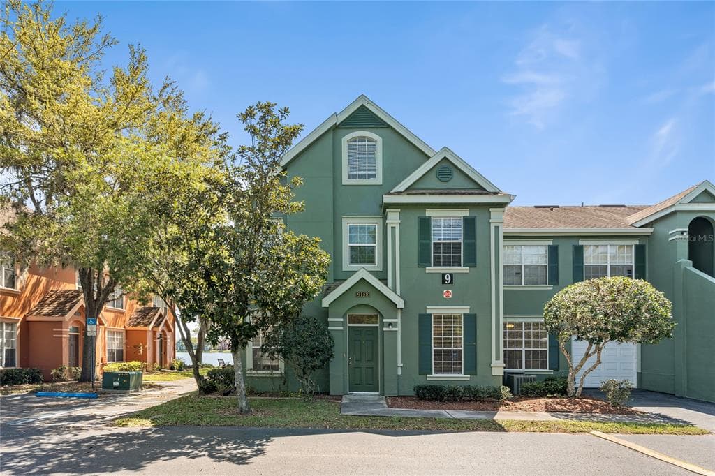 9158 LAKE CHASE ISLAND WAY UNIT 9158 TAMPA, FL 33626